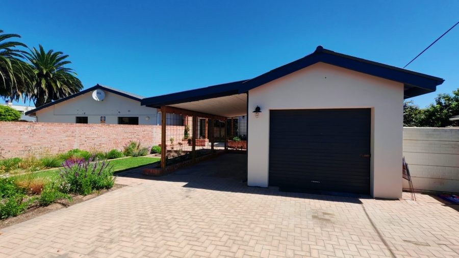 3 Bedroom Property for Sale in Hartenbos Central Western Cape